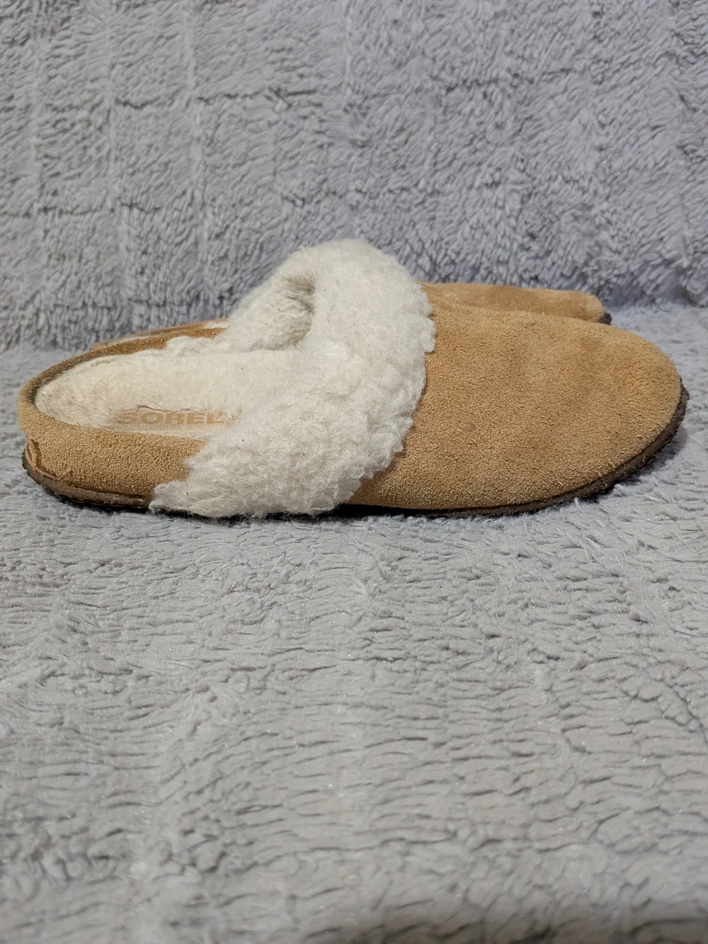 Sorel Suede Slip-On Slippers in Camel and Cream Kids Size 3
